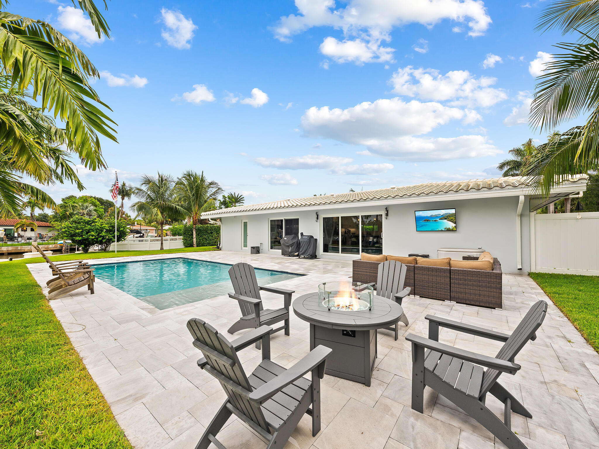 2421 NE 50th Lighthouse Point, FL 33064