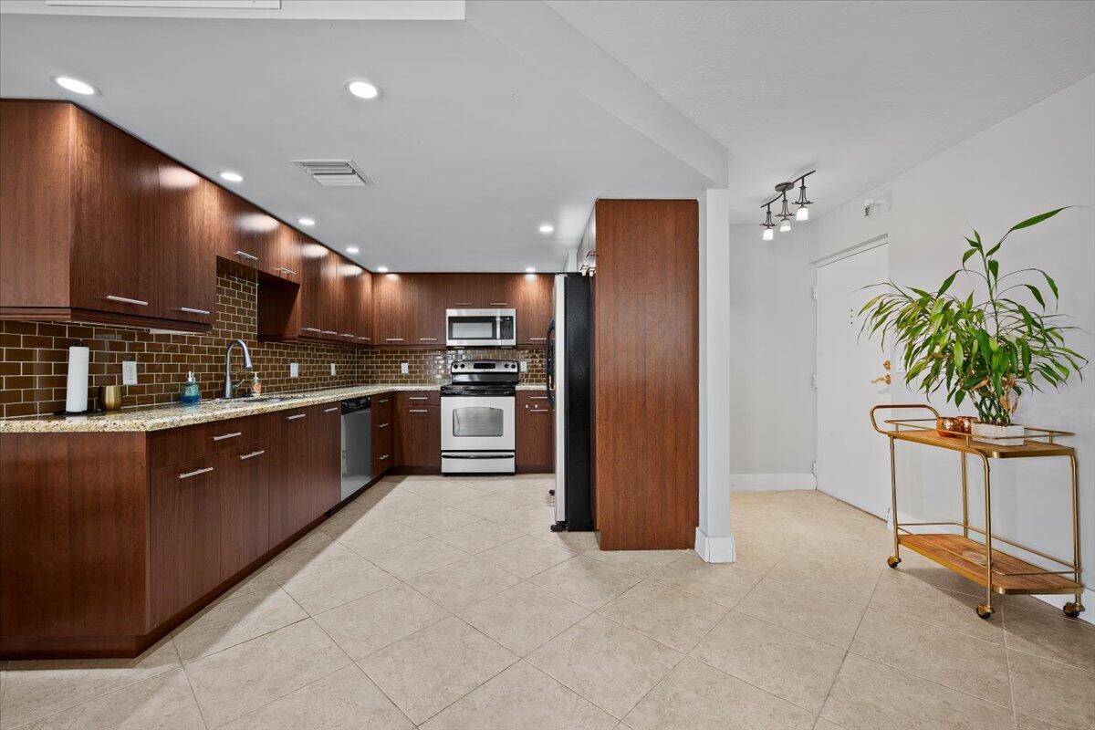 2800 N Ocean #A-18c Riviera Beach, FL 33404