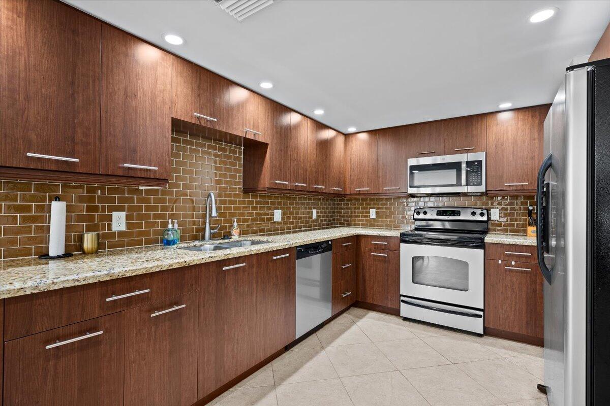 2800 N Ocean #A-18c Riviera Beach, FL 33404
