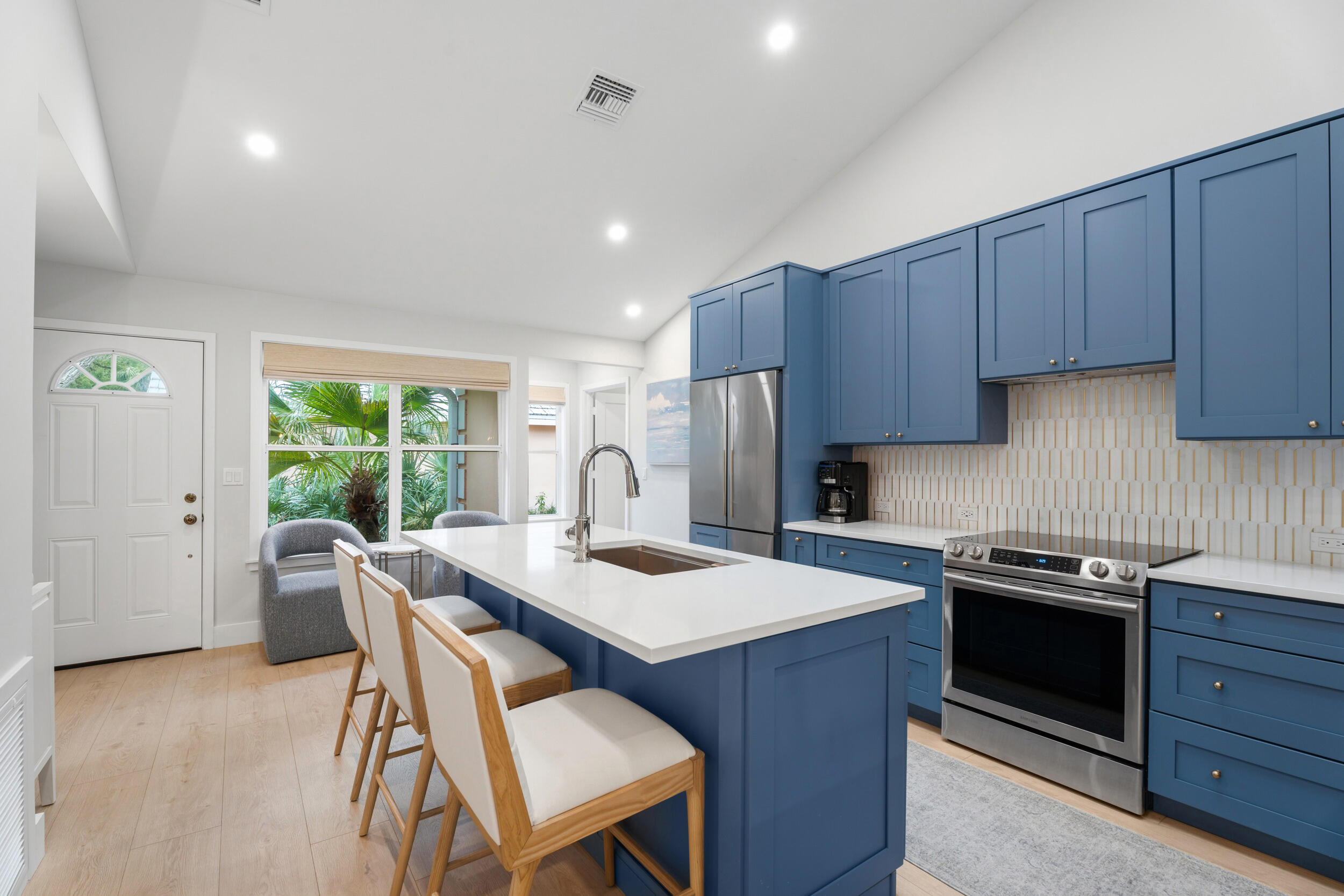 1374 Coral Park #803