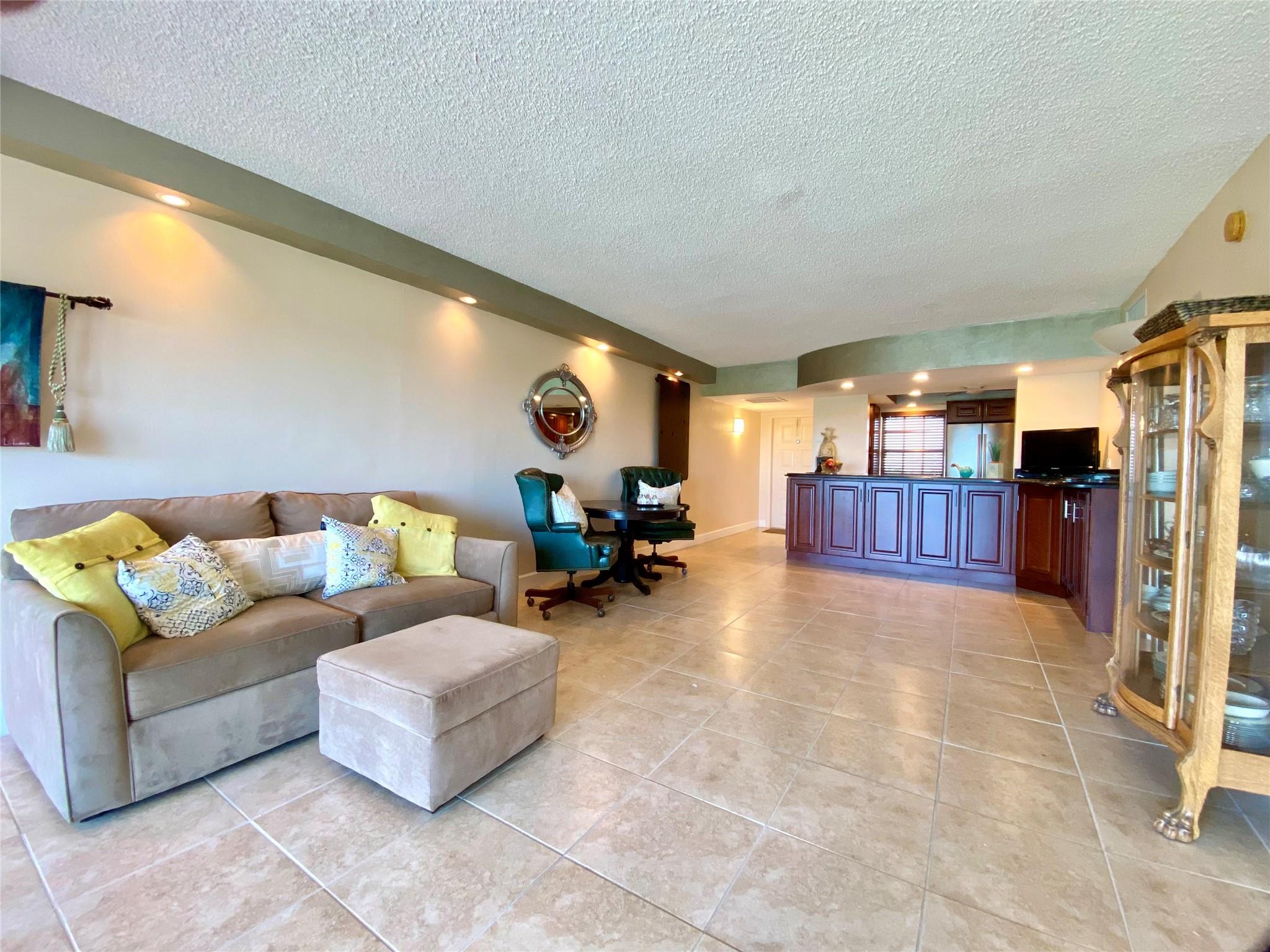 3300 N Palm Aire Dr #904