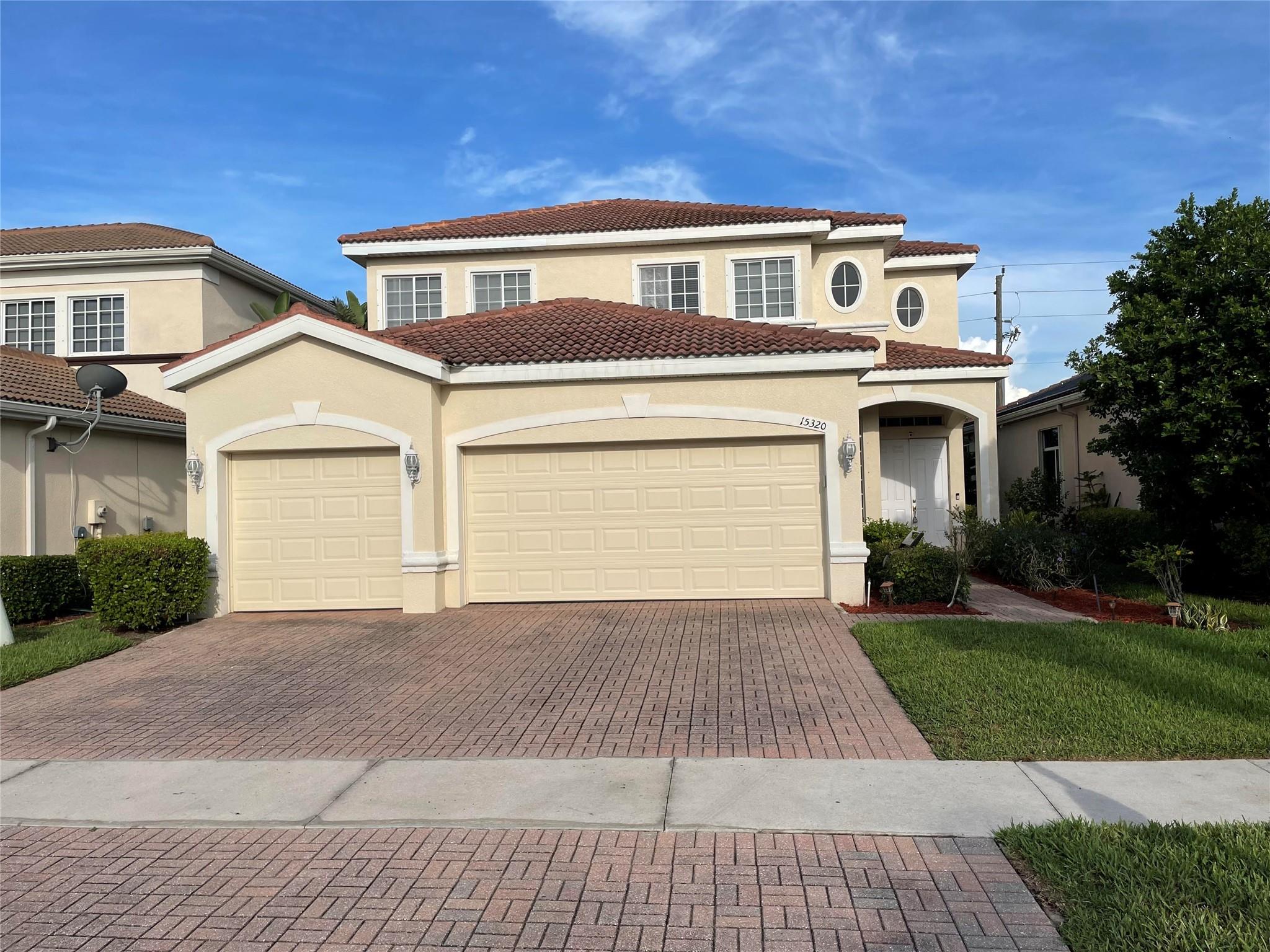 15320 Laguna Hls Dr