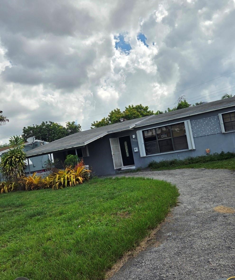 2401 Largo Dr