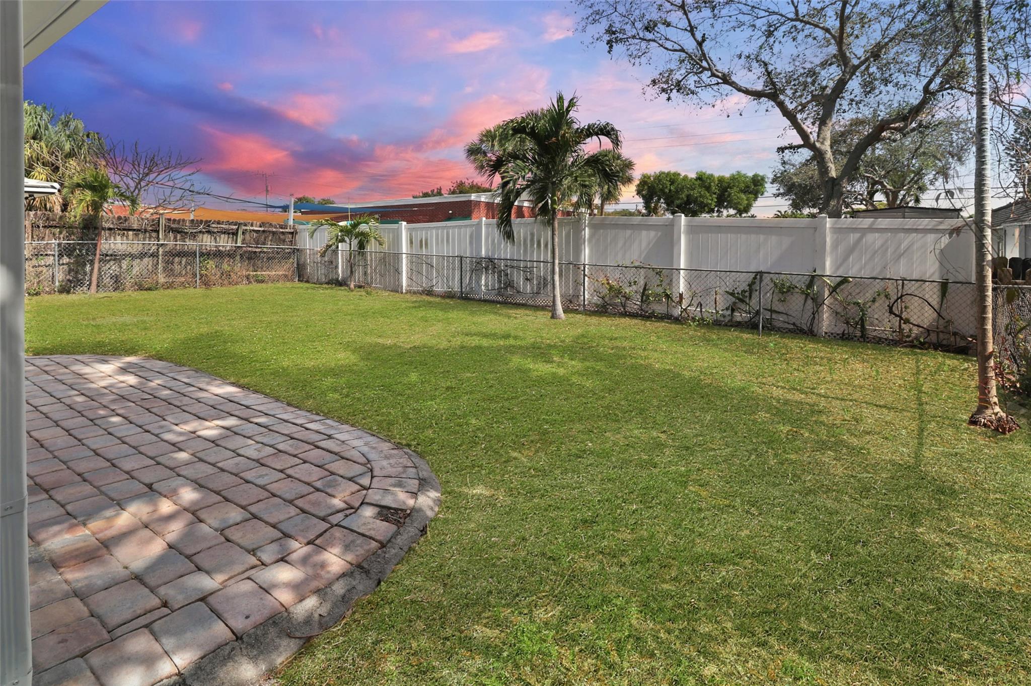 104 SE 10th Ave Pompano Beach, FL 33060