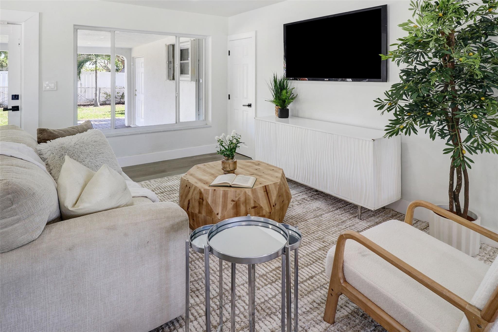 104 SE 10th Ave Pompano Beach, FL 33060