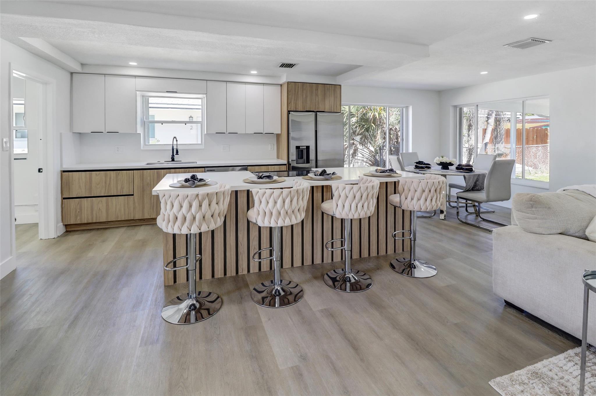 104 SE 10th Ave Pompano Beach, FL 33060