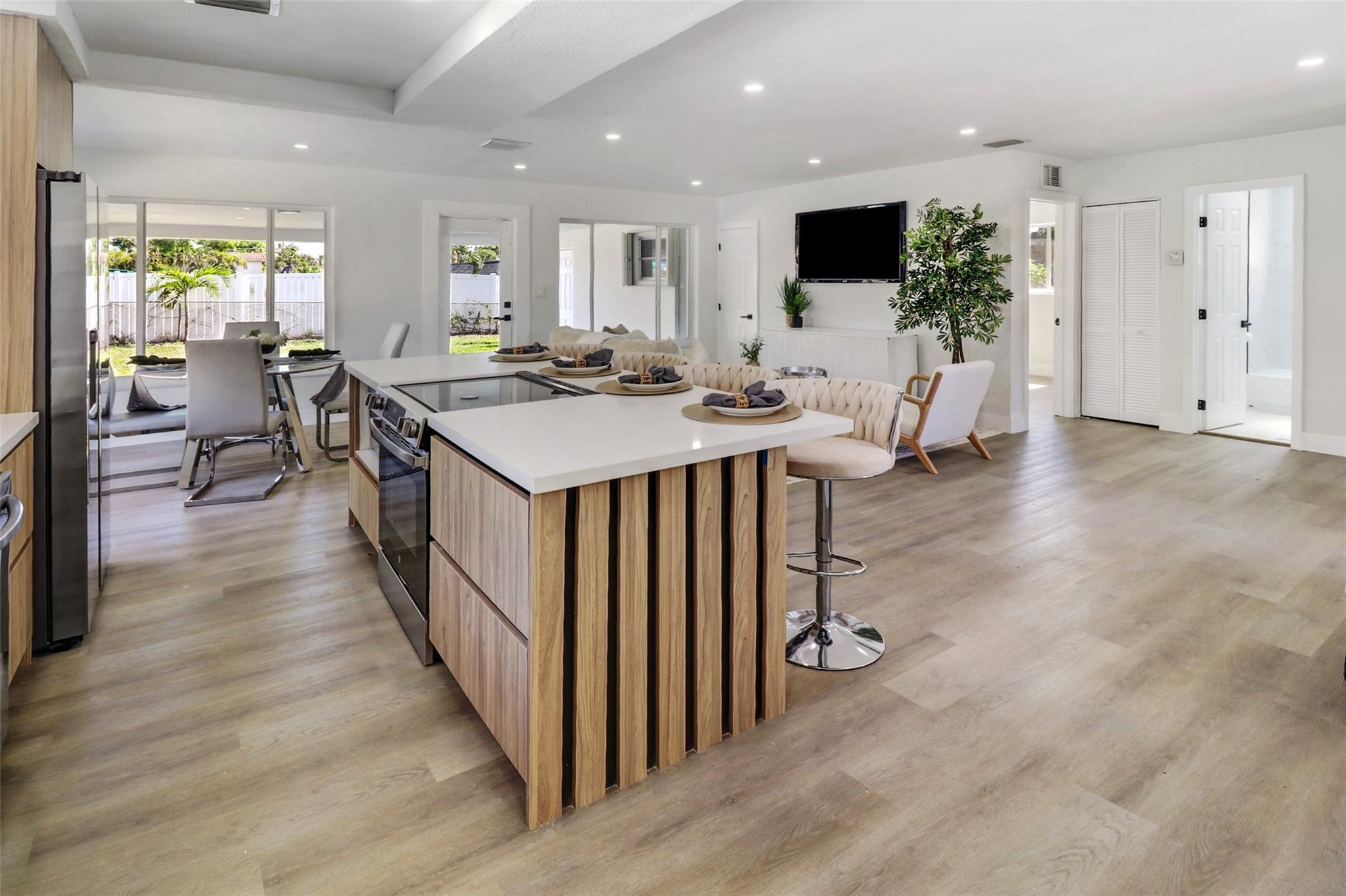 104 SE 10th Ave Pompano Beach, FL 33060