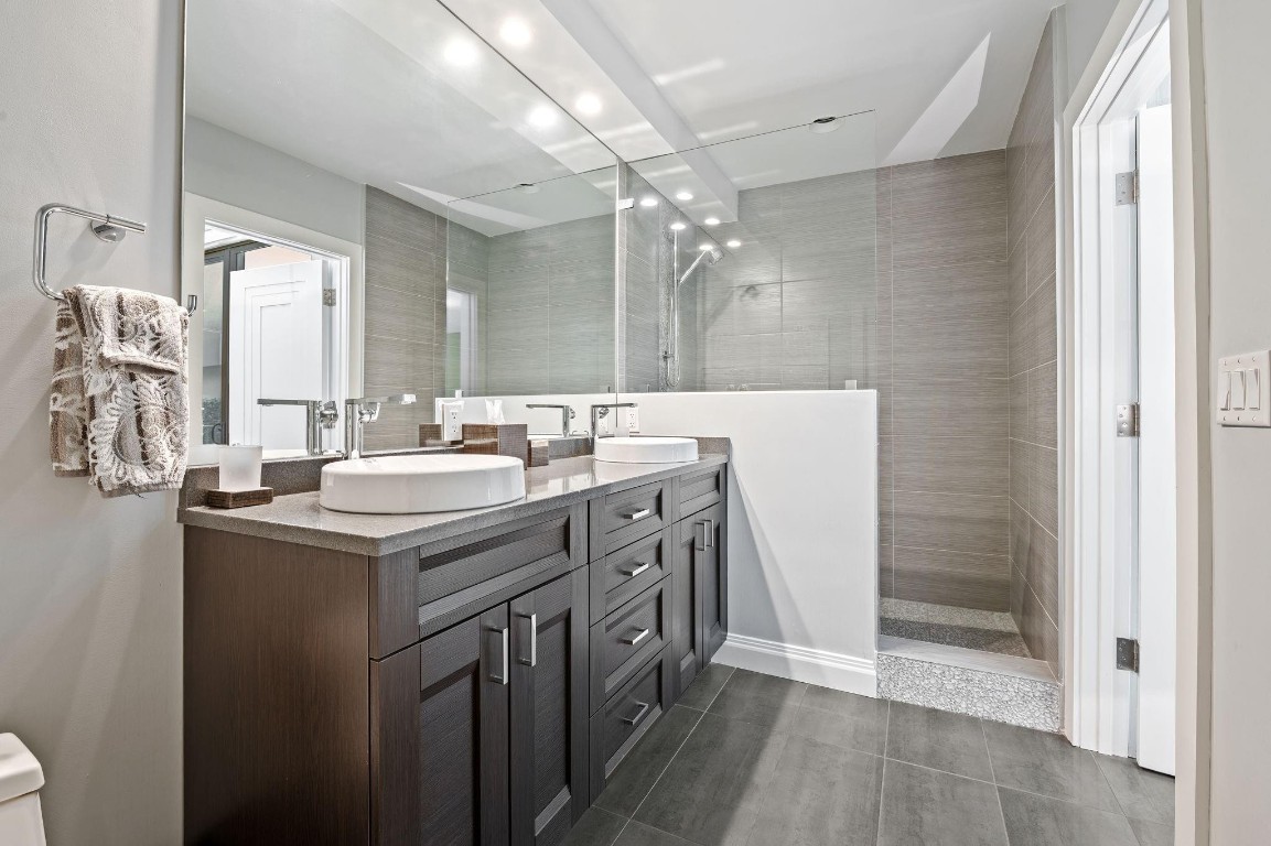 8 Port Side #8A Fort Lauderdale, FL 33316