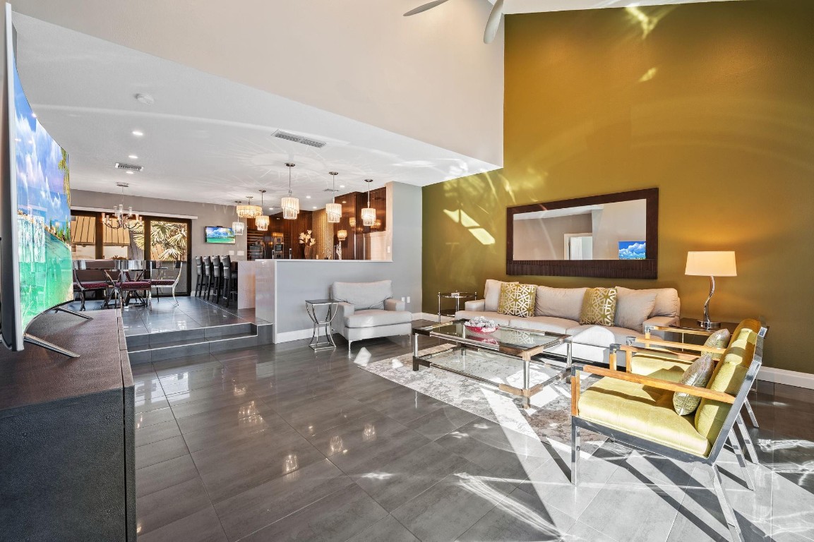 8 Port Side #8A Fort Lauderdale, FL 33316