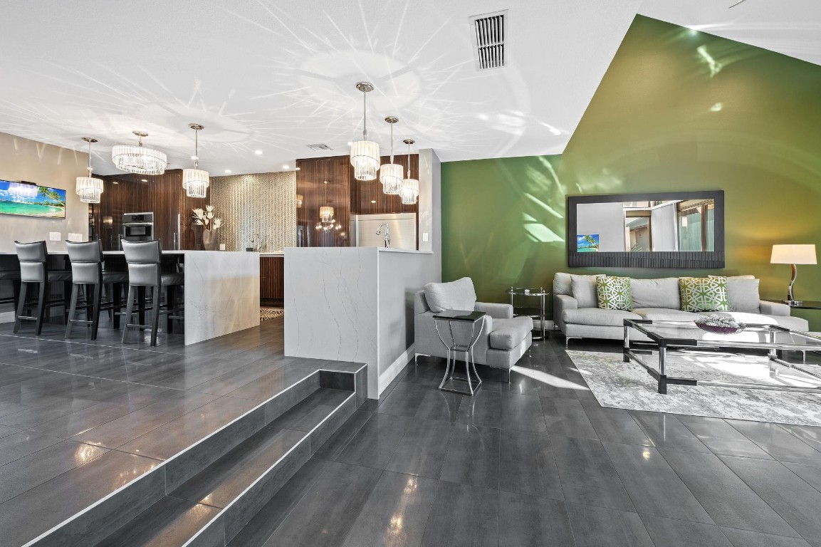 8 Port Side #8A Fort Lauderdale, FL 33316