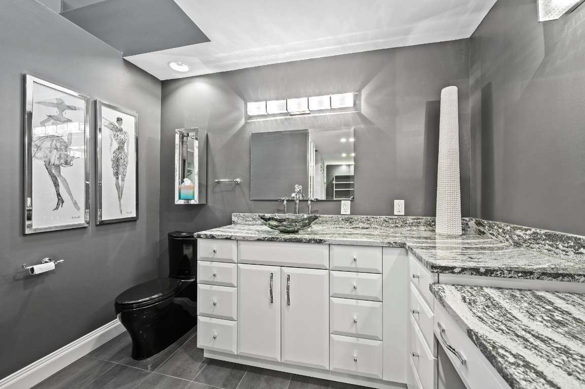 8 Port Side #8A Fort Lauderdale, FL 33316