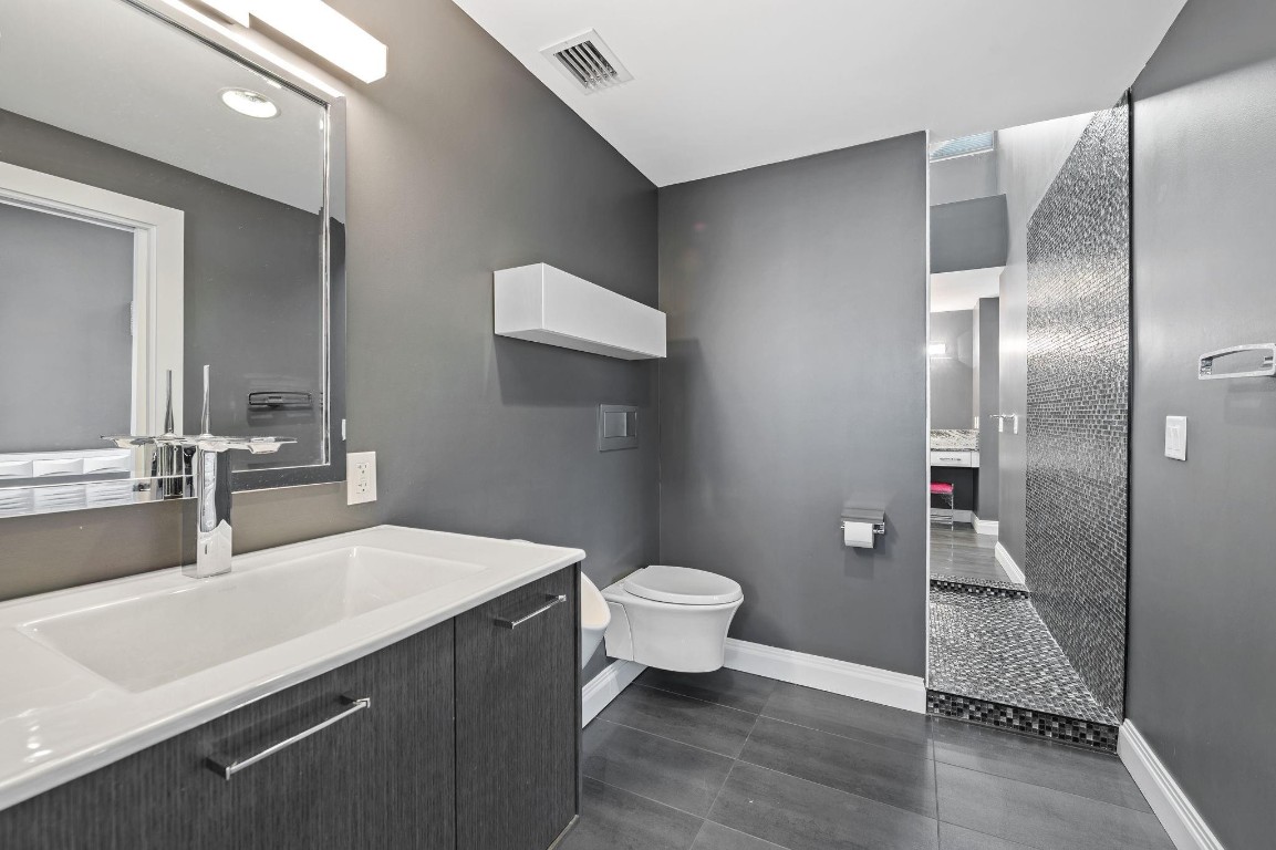 8 Port Side #8A Fort Lauderdale, FL 33316