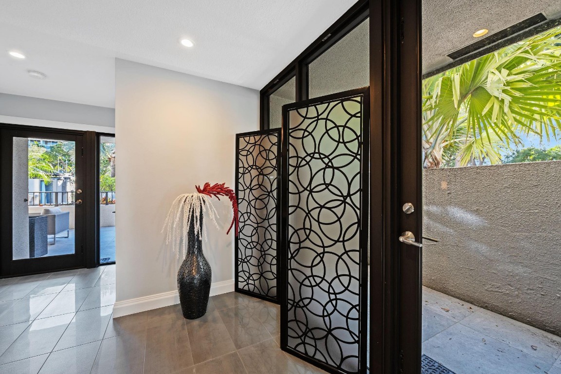 8 Port Side #8A Fort Lauderdale, FL 33316