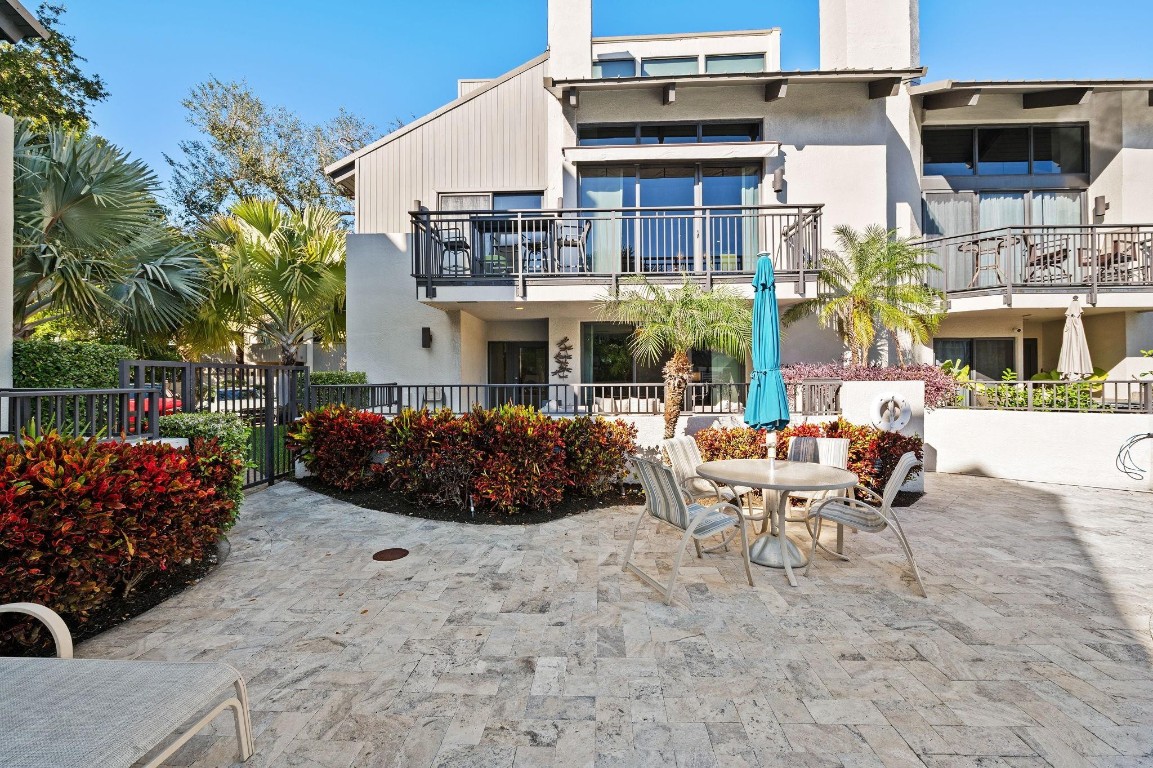 8 Port Side #8A Fort Lauderdale, FL 33316