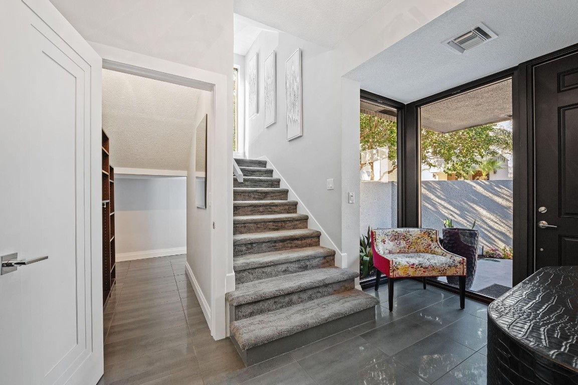 8 Port Side #8A Fort Lauderdale, FL 33316