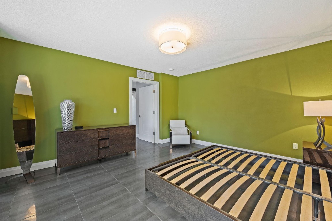 8 Port Side #8A Fort Lauderdale, FL 33316