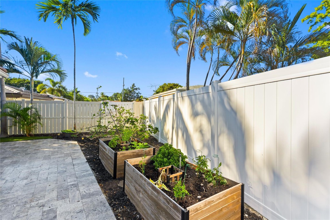 2615 NE 26th Fort Lauderdale, FL 33305