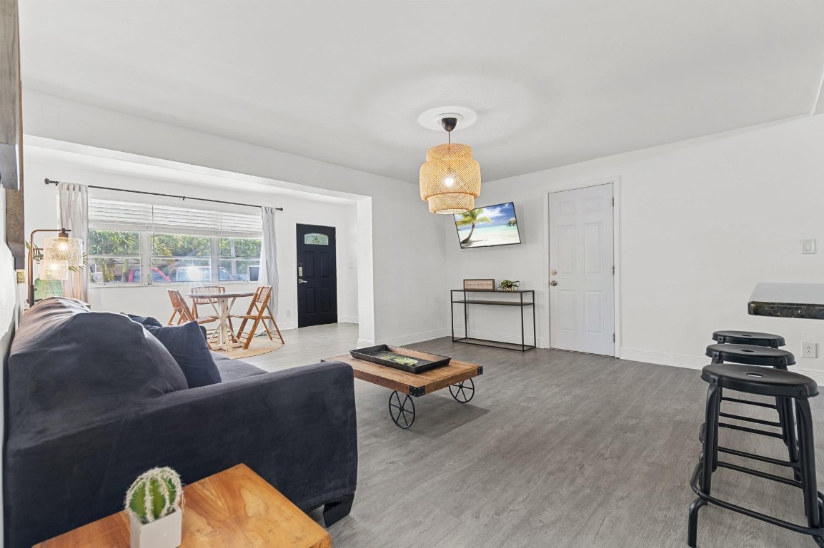 6375 SW 29th Miami, FL 33155