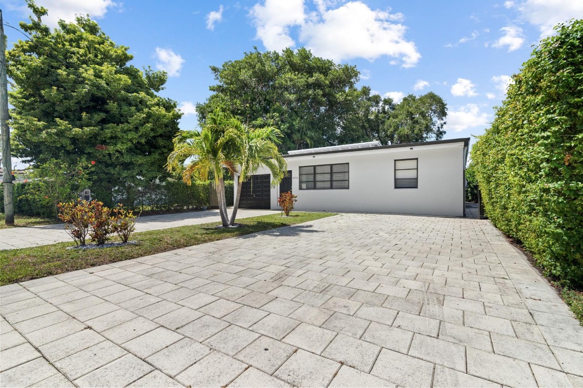 6375 SW 29th Miami, FL 33155