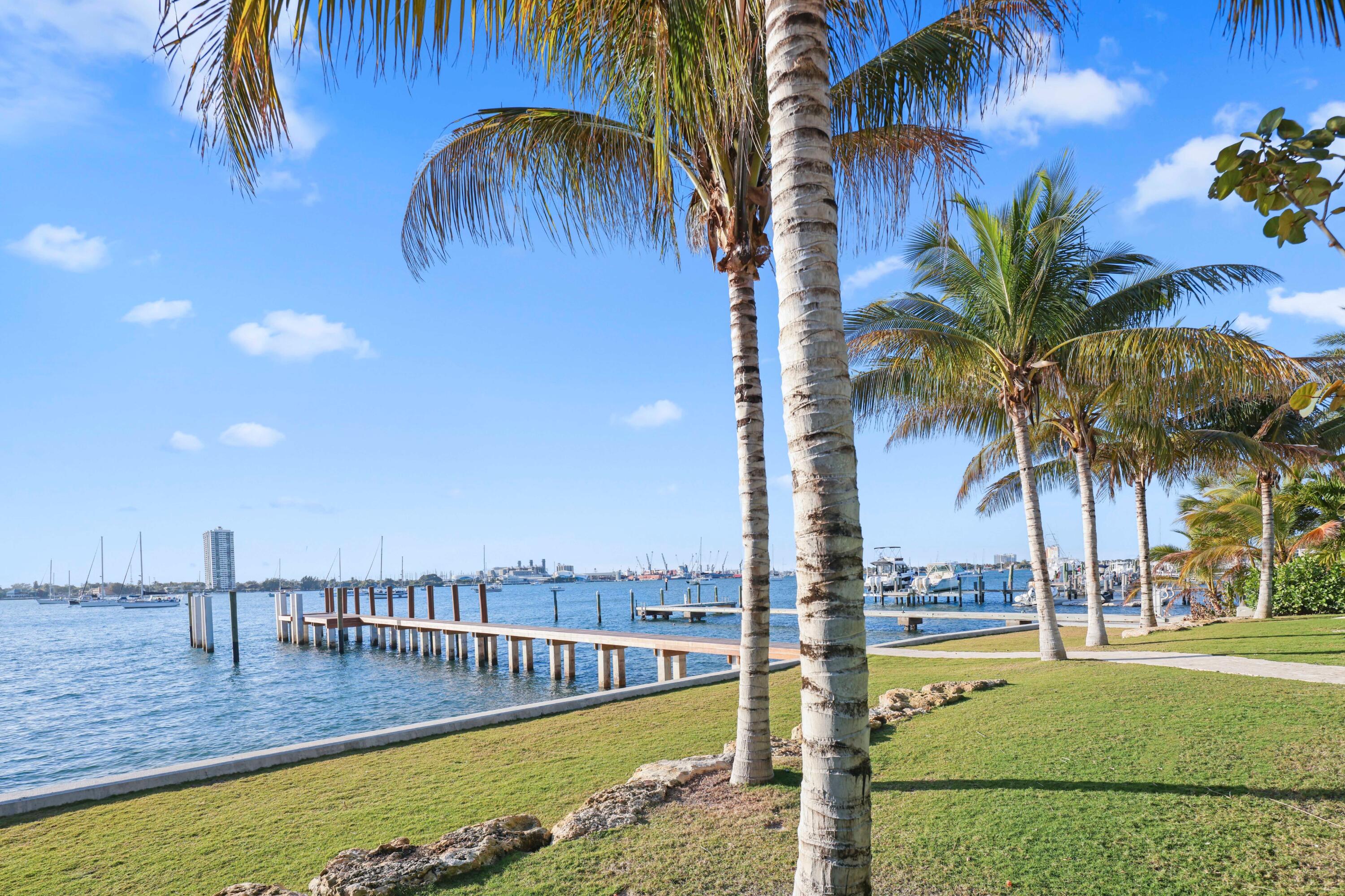 1265 N Lake Palm Beach, FL 33480