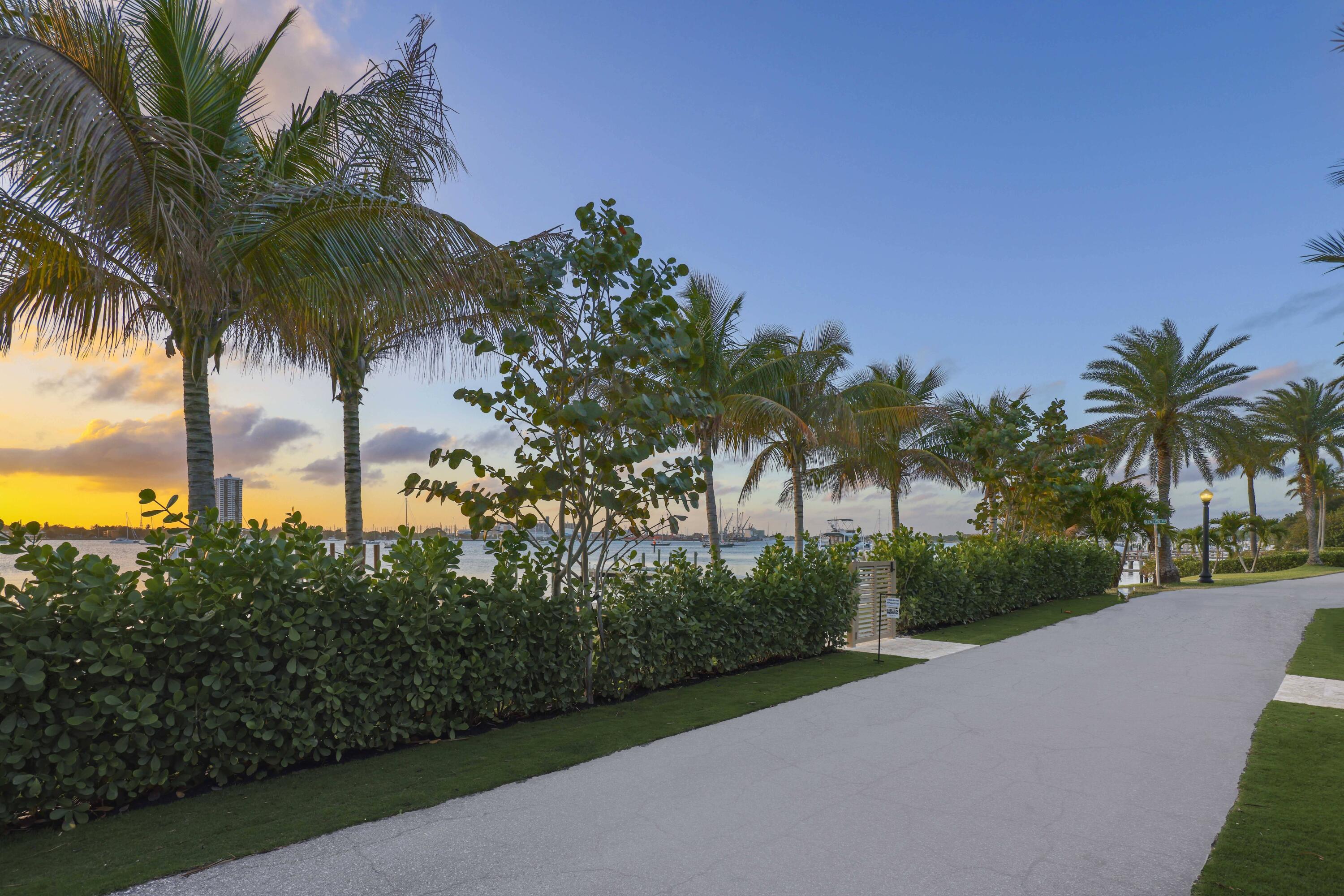 1265 N Lake Palm Beach, FL 33480