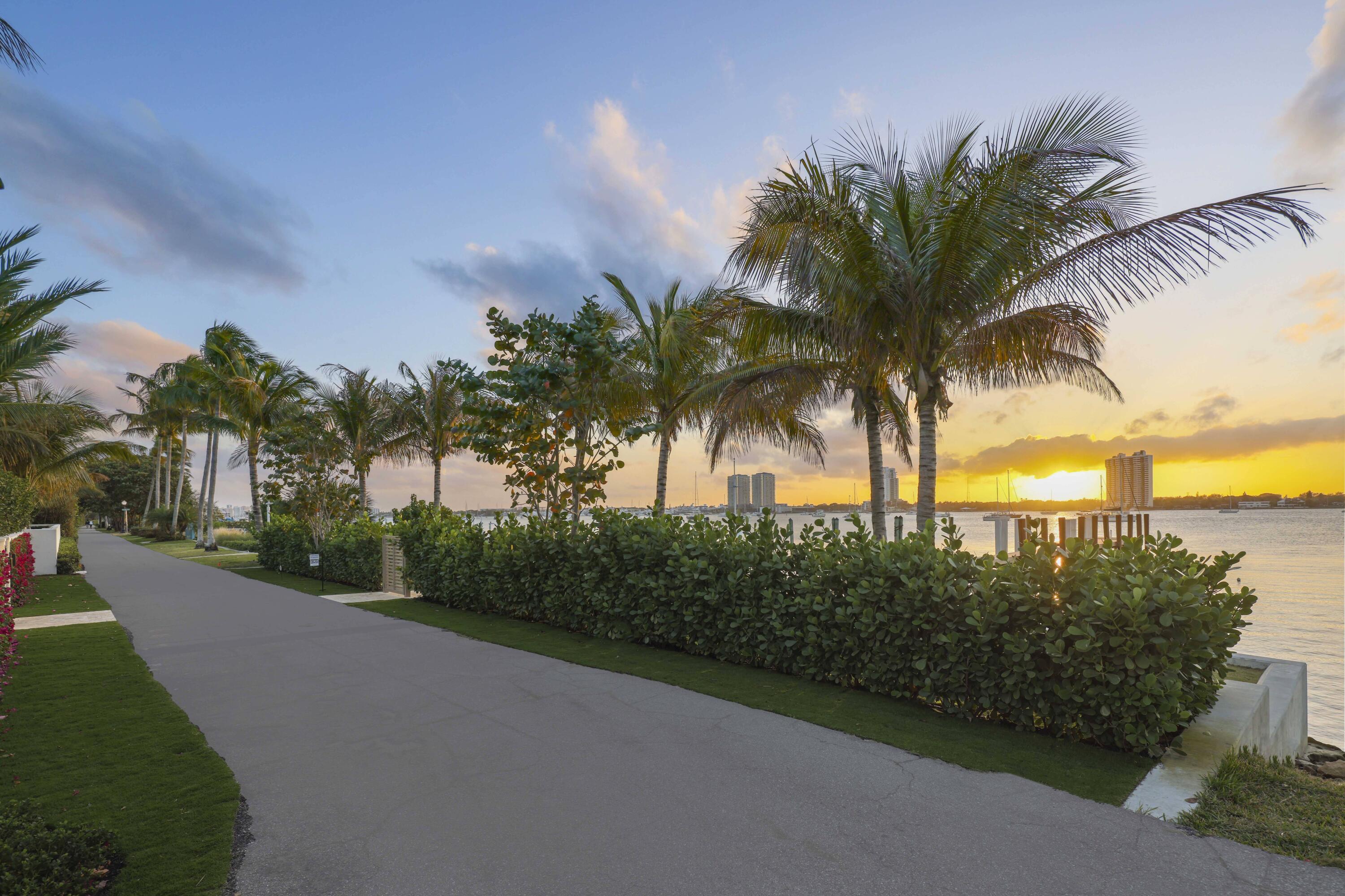 1265 N Lake Palm Beach, FL 33480