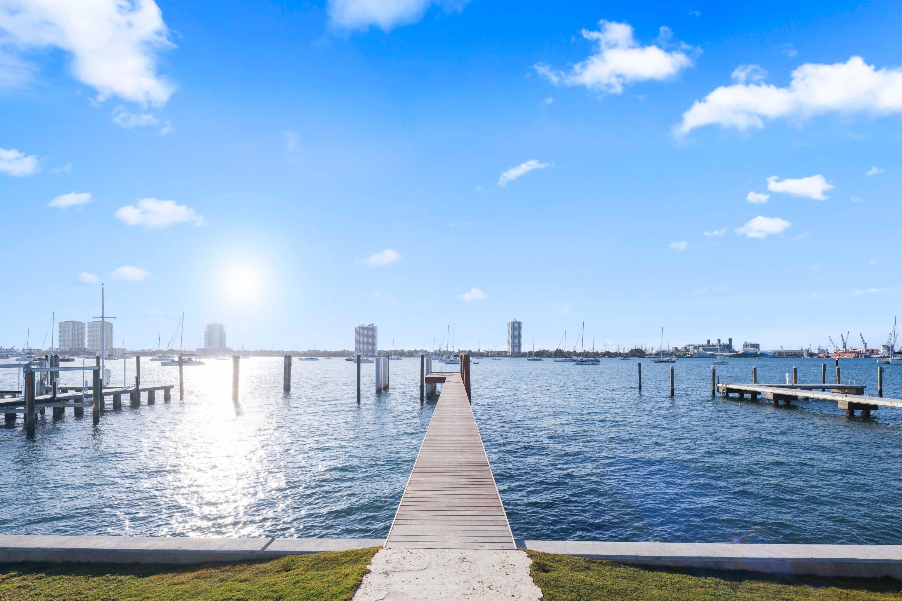 1265 N Lake Palm Beach, FL 33480