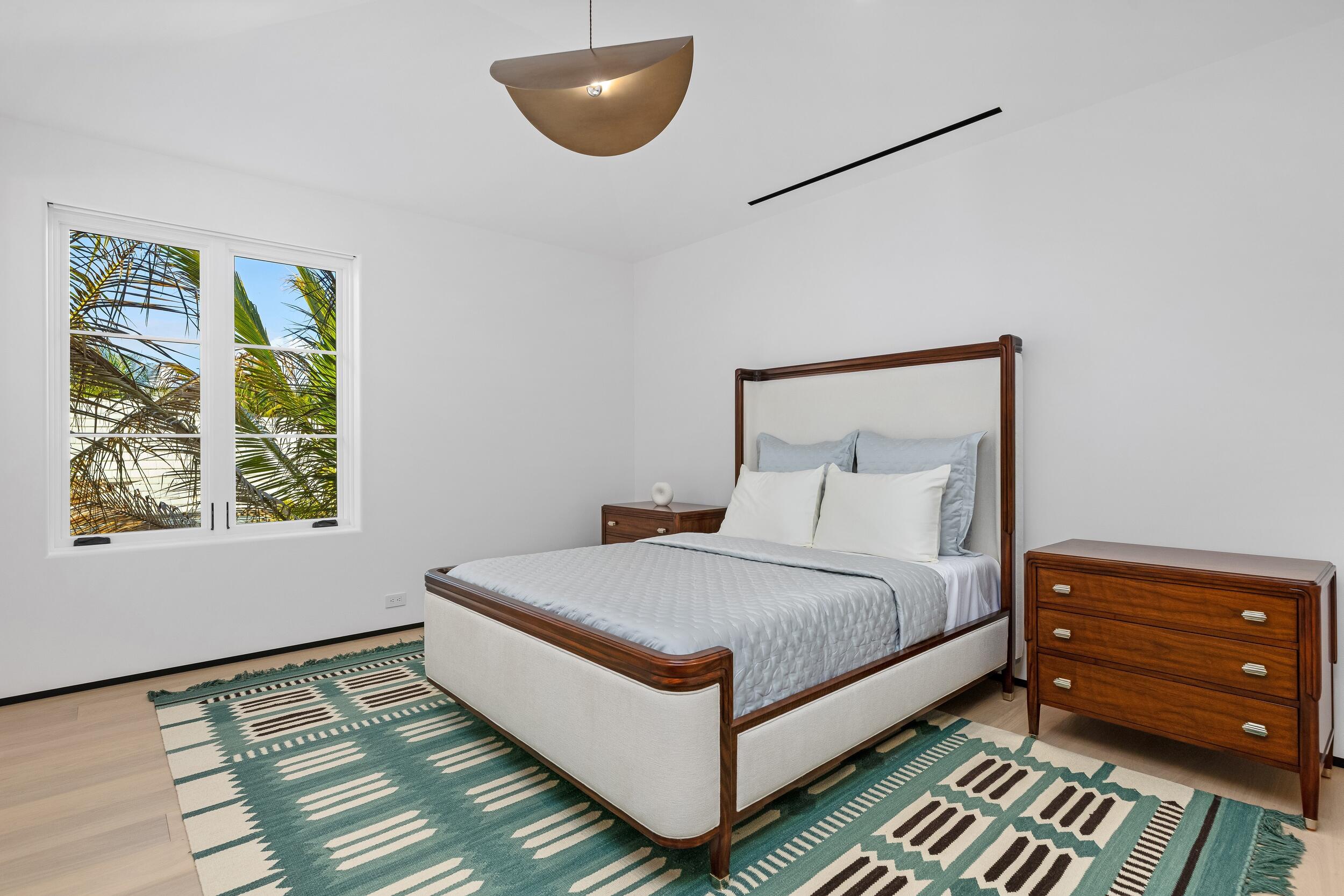 1265 N Lake Palm Beach, FL 33480