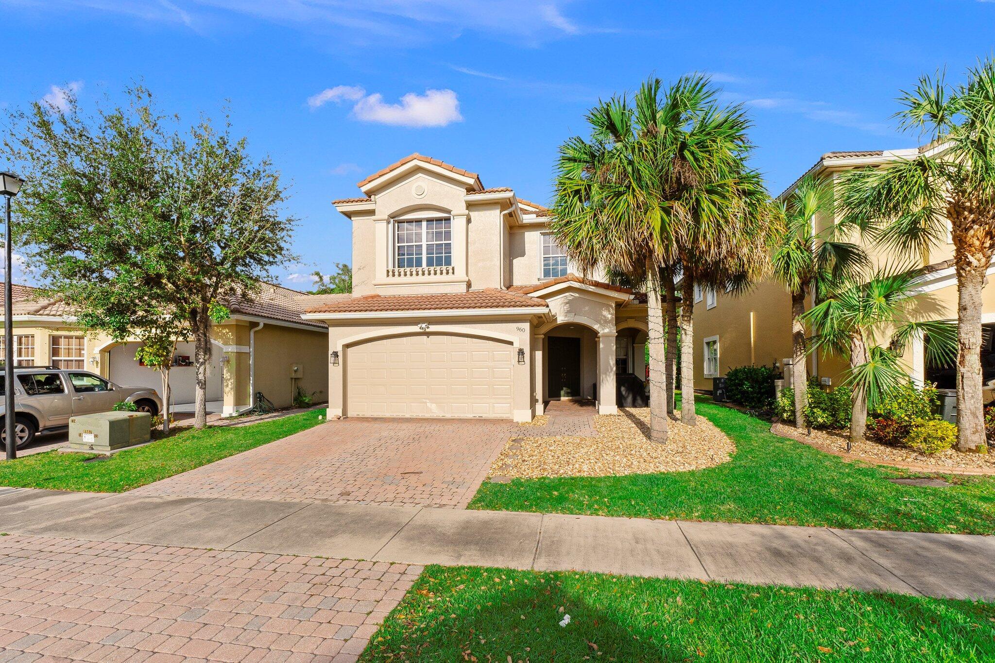 960 NW Leonardo Cir