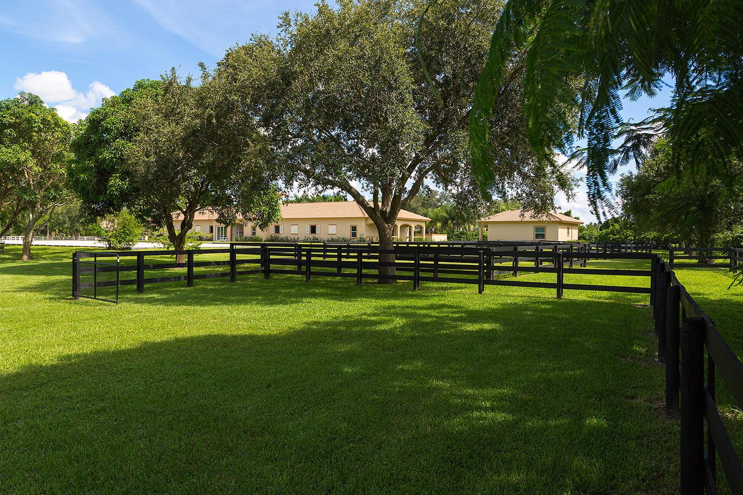 2088 Appaloosa Trl Wellington, FL 33414