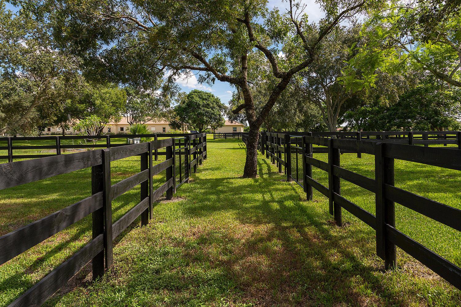 2088 Appaloosa Trl Wellington, FL 33414