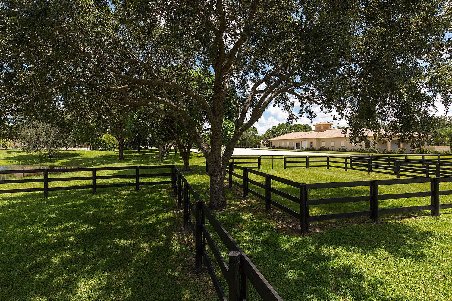 2088 Appaloosa Trl Wellington, FL 33414