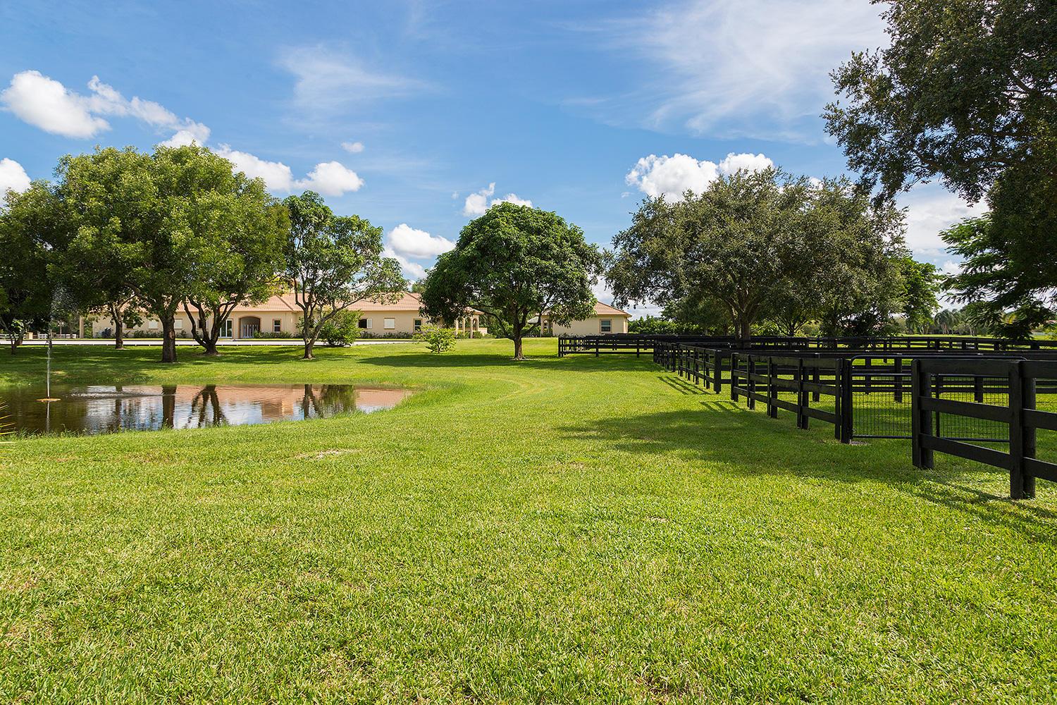 2088 Appaloosa Trl Wellington, FL 33414