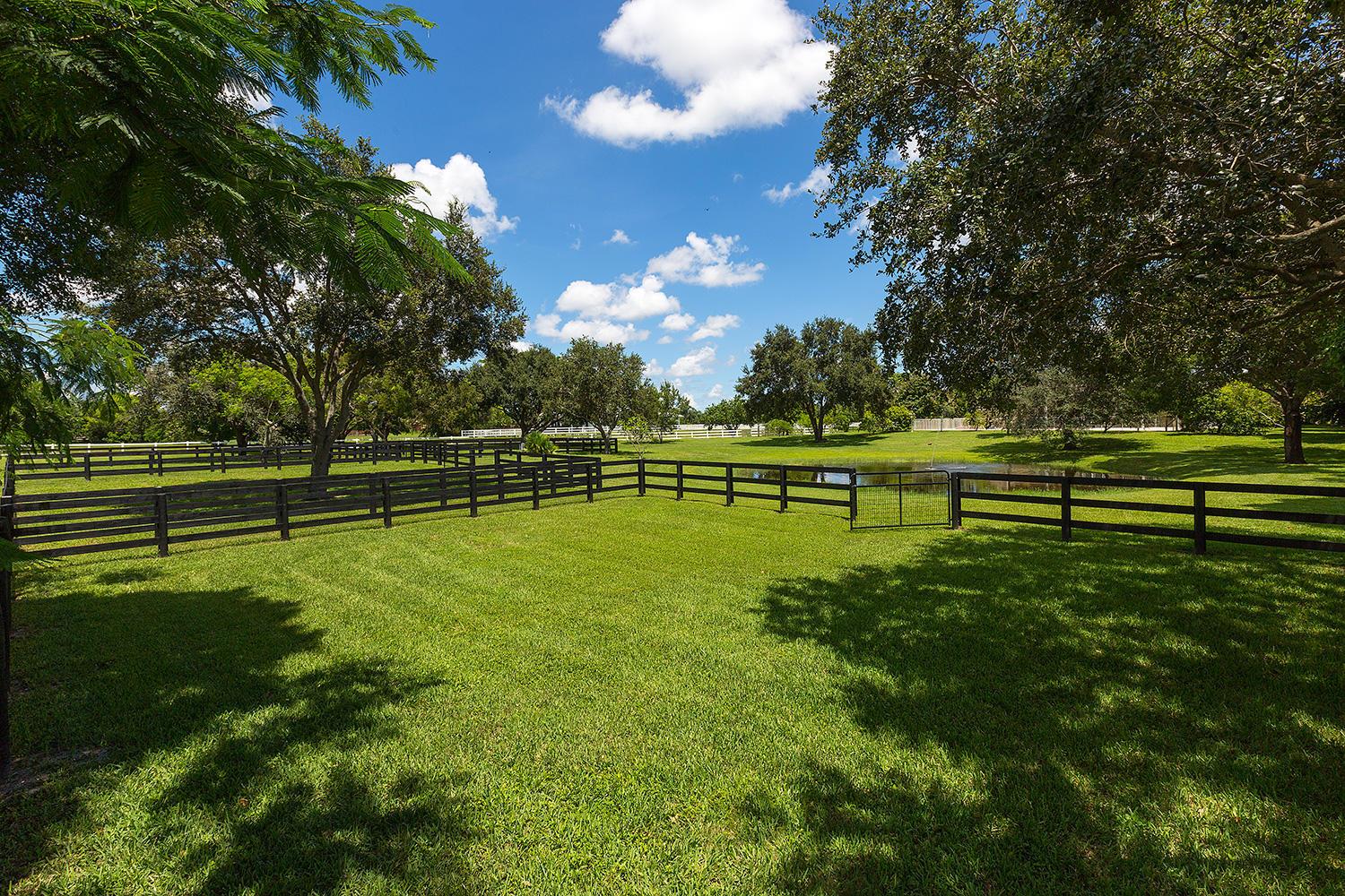 2088 Appaloosa Trl Wellington, FL 33414