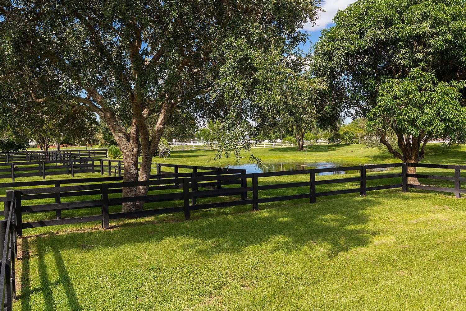 2088 Appaloosa Trl Wellington, FL 33414