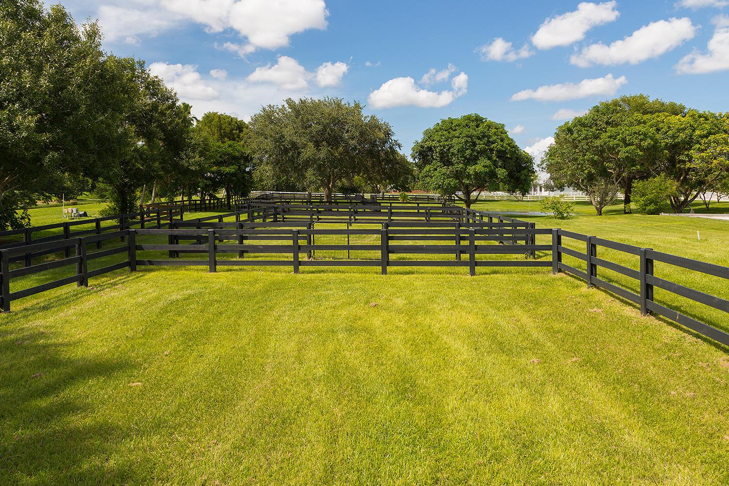 2088 Appaloosa Trl Wellington, FL 33414