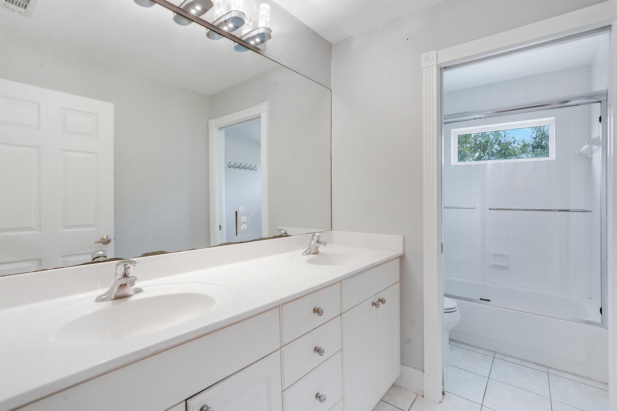 220 Blackbird Ln Jupiter, FL 33458