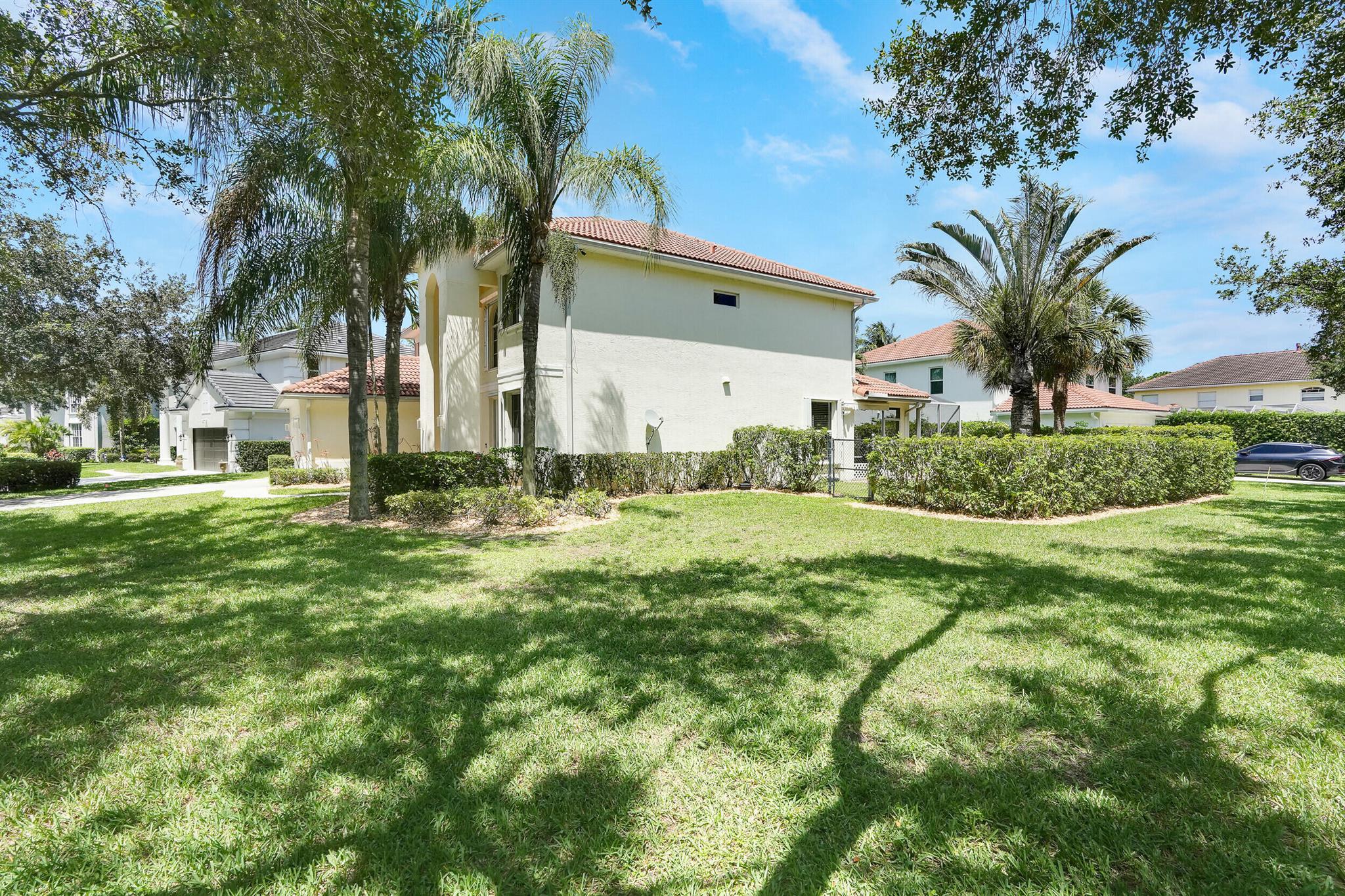 220 Blackbird Ln Jupiter, FL 33458