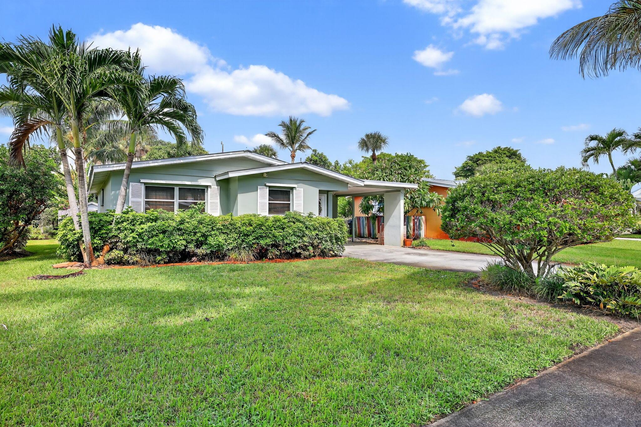 262 SE Monterey Ave