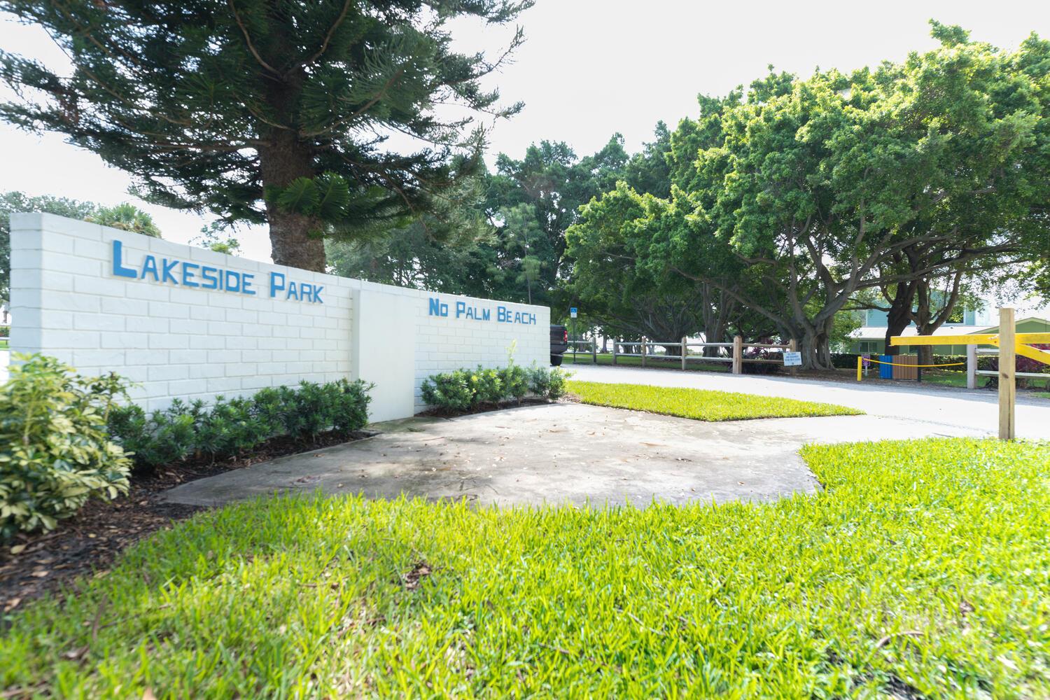 1950 Portage Lndg North Palm Beach, FL 33408