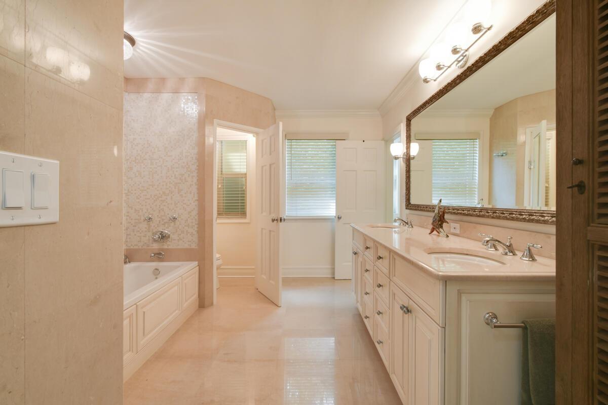 229 Colony Rd Jupiter Inlet Colony, FL 33469