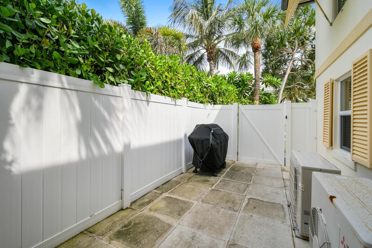 229 Colony Rd Jupiter Inlet Colony, FL 33469