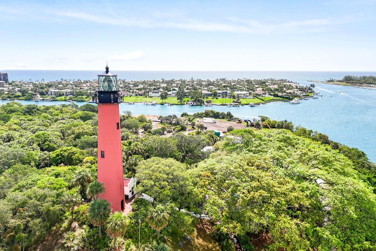 229 Colony Rd Jupiter Inlet Colony, FL 33469