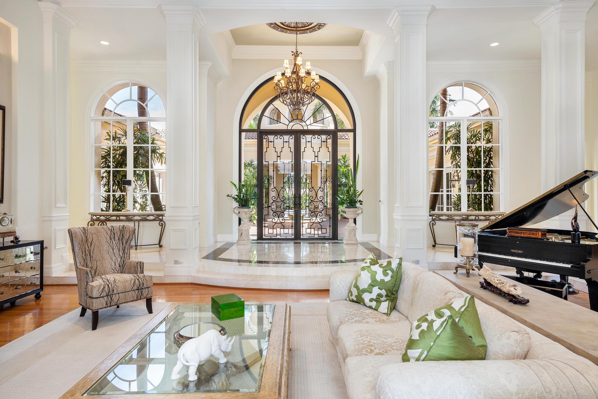 19223 Riverside Dr Tequesta, FL 33469