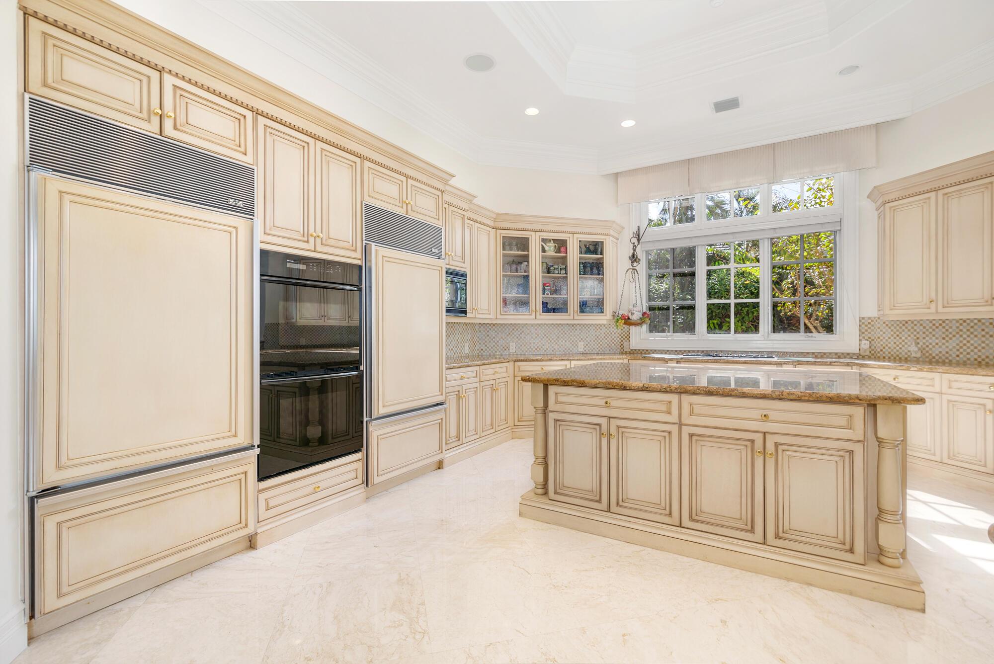 19223 Riverside Dr Tequesta, FL 33469