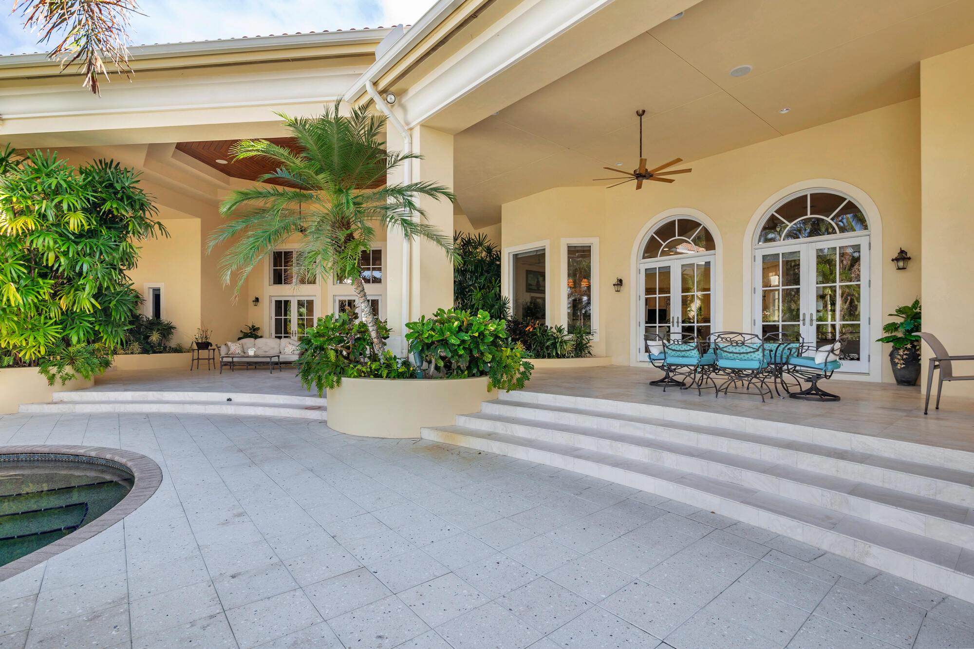 19223 Riverside Dr Tequesta, FL 33469