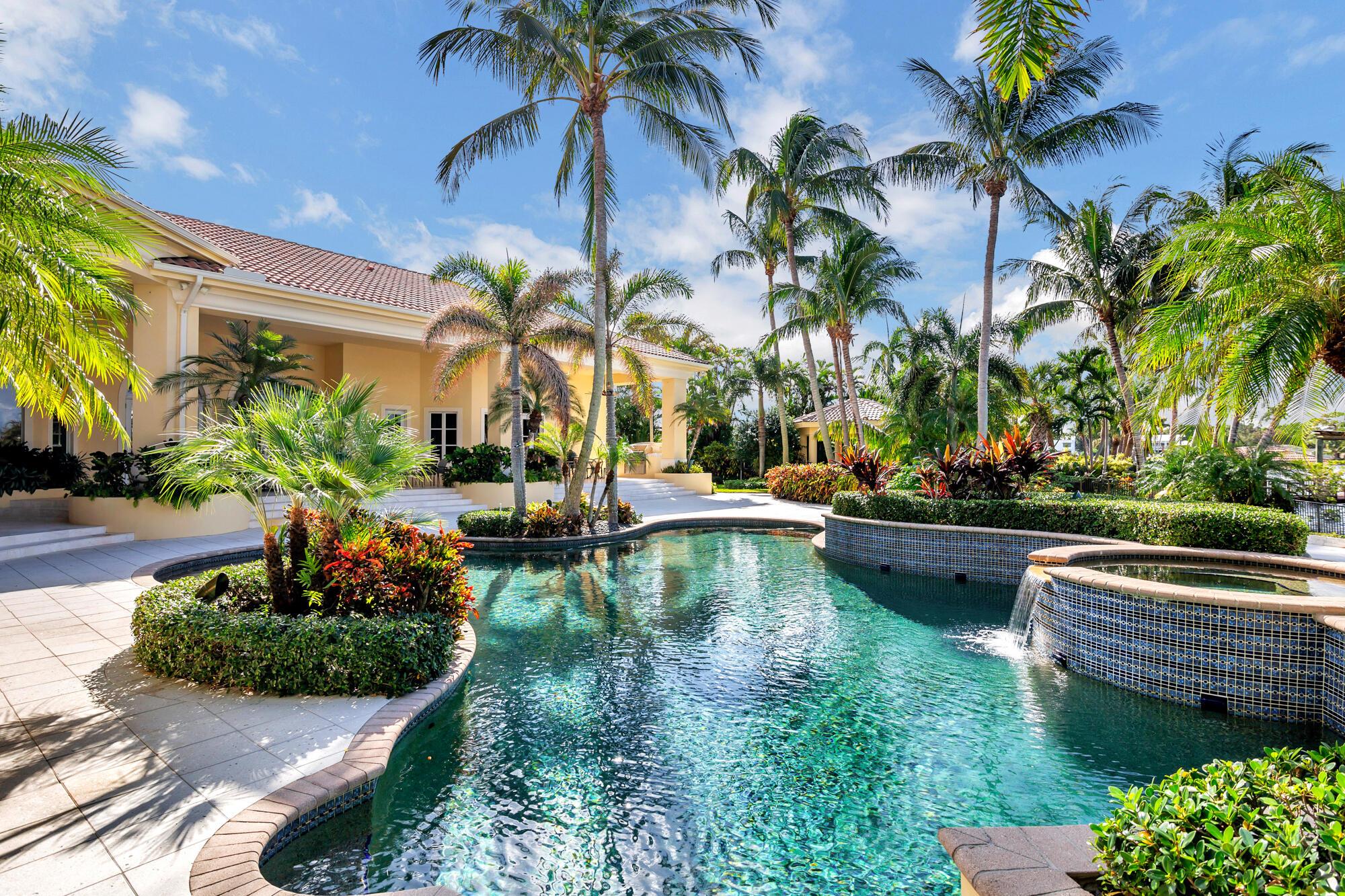 19223 Riverside Dr Tequesta, FL 33469