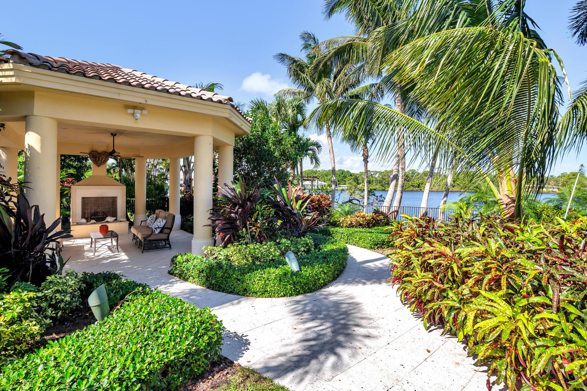 19223 Riverside Dr Tequesta, FL 33469