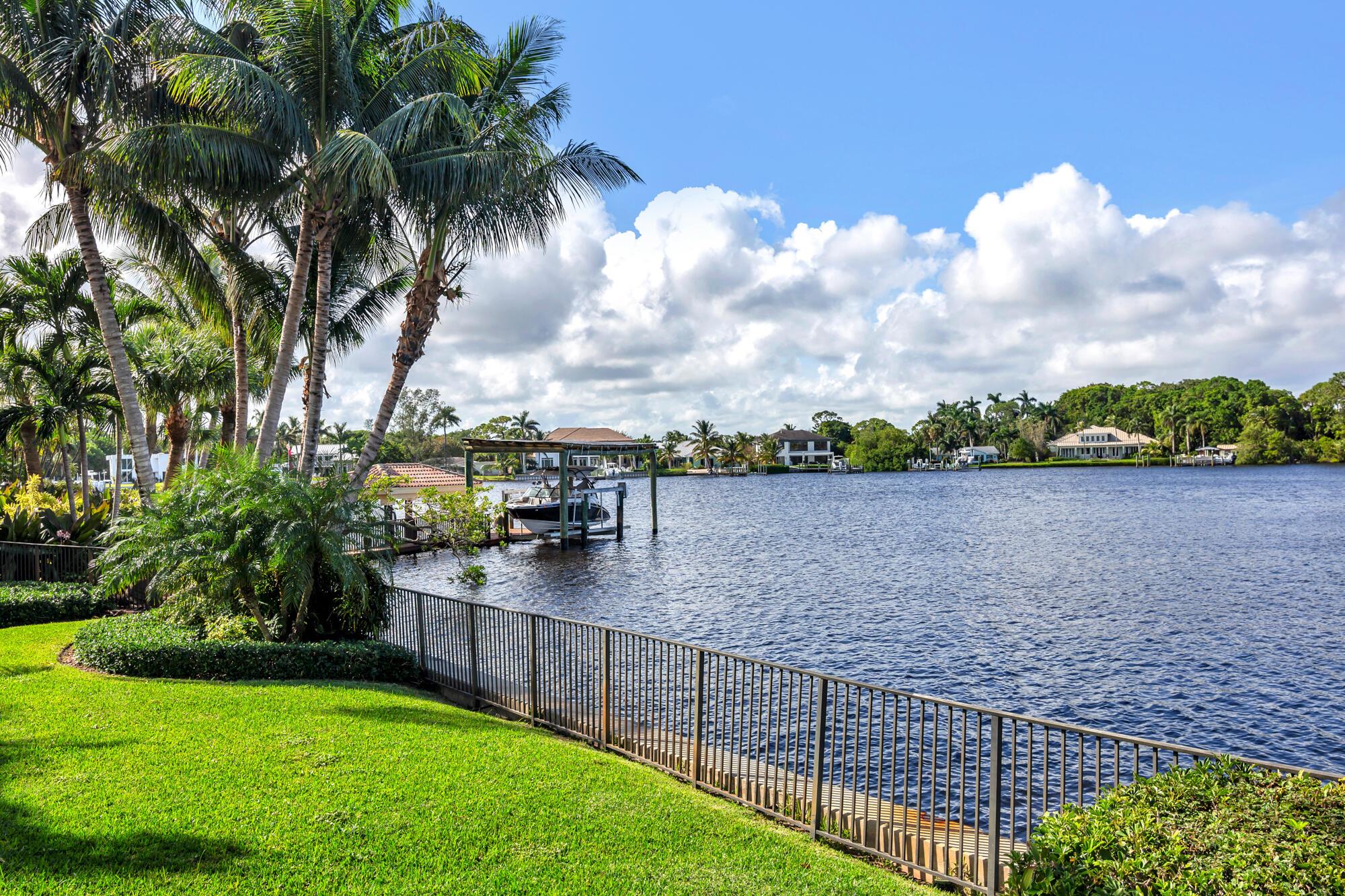 19223 Riverside Dr Tequesta, FL 33469