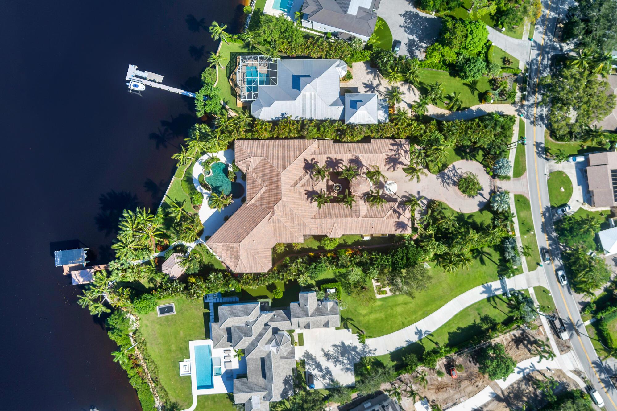19223 Riverside Dr Tequesta, FL 33469